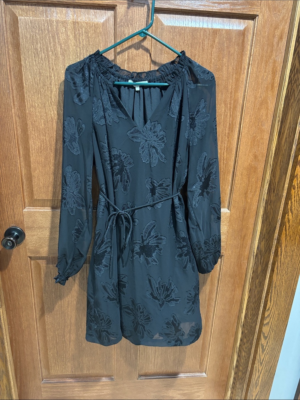 Daniel Rainn Black Textured Floral Long-Sleeve Tie-Waist Dress